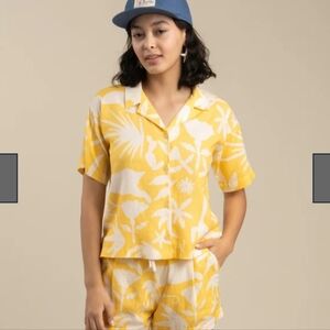 Sendero Provisions Isla Button Up Shirt Yellow Print NWT Size XS